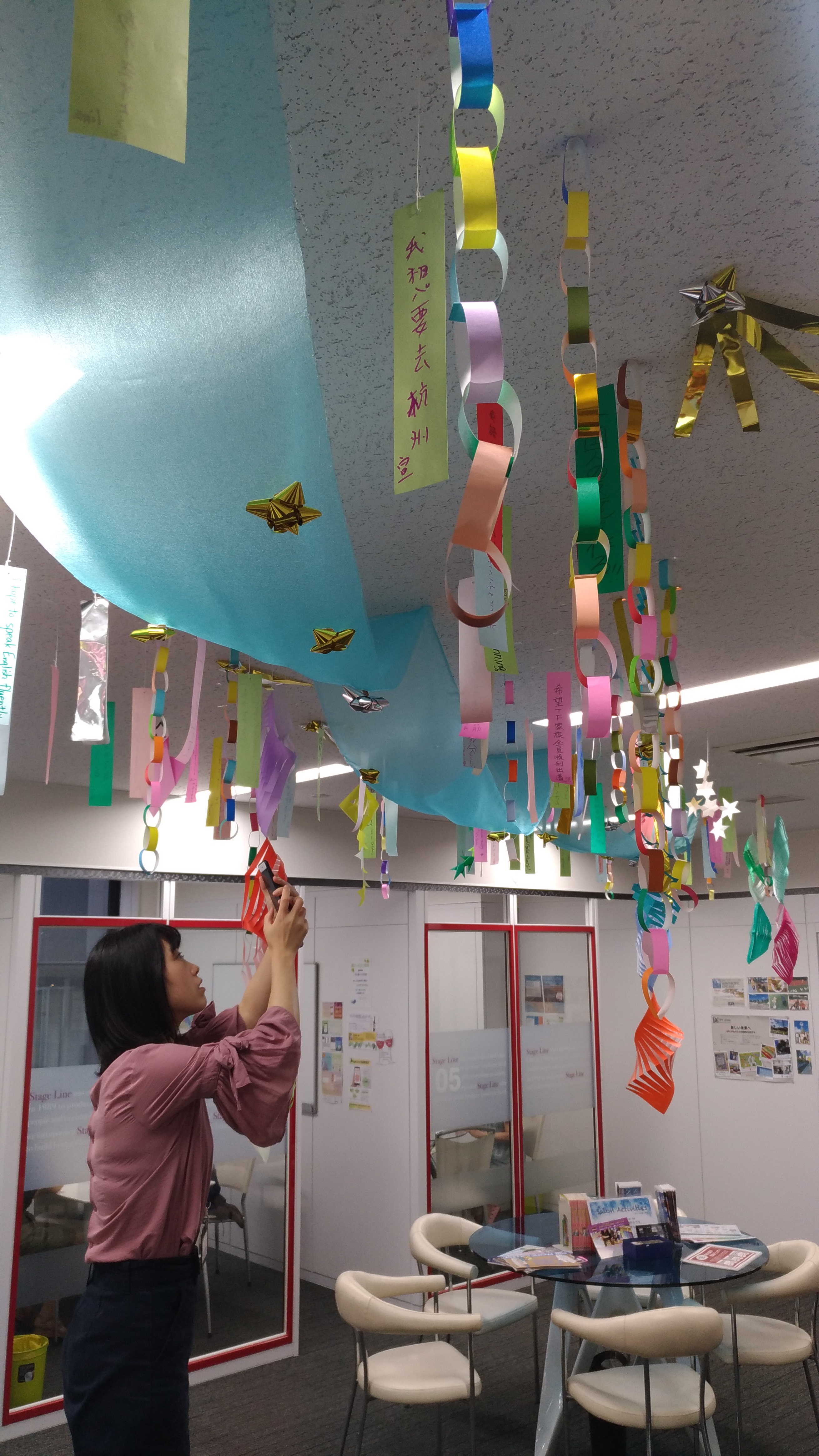 銀座校 七夕飾りが完成しました 英会話を仙台 新宿 名古屋で学ぶなら英会話教室ステージライン